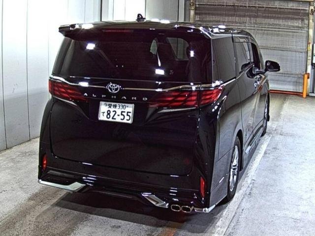 TOYOTA ALPHARD - photo 4 of 4