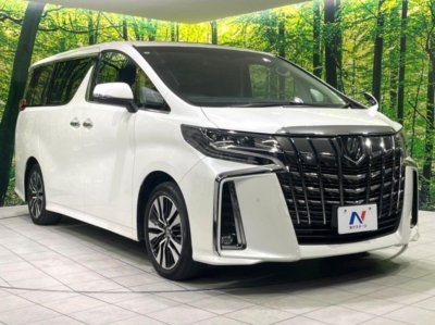 TOYOTA ALPHARD in White pearl crystal shine