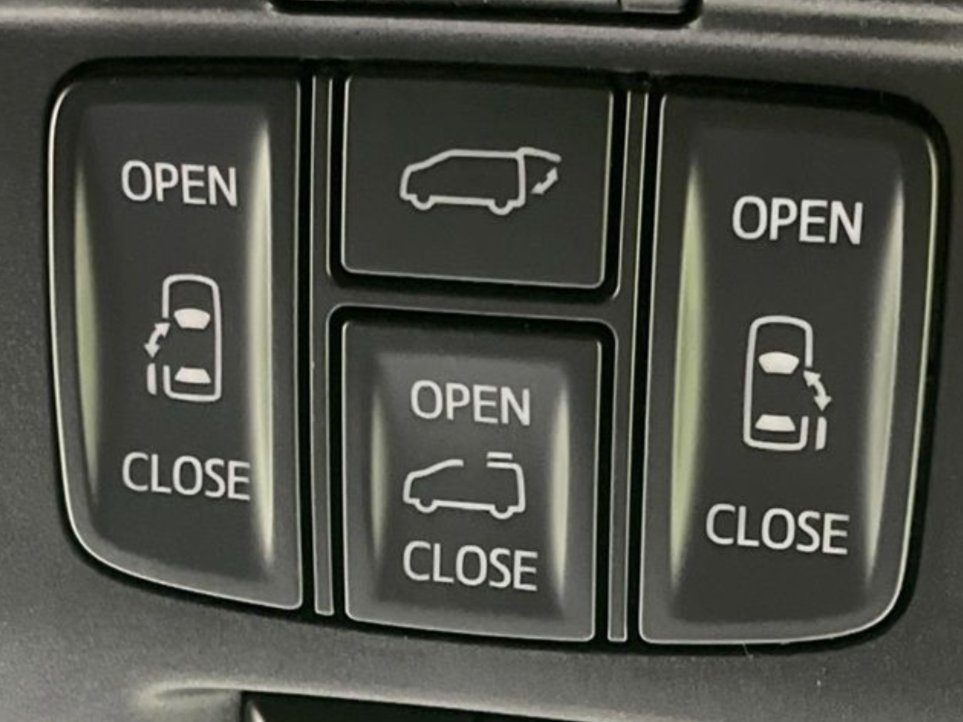 TOYOTA ALPHARD - photo 12 of 34