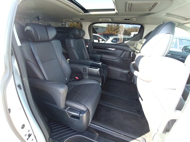 TOYOTA ALPHARD - photo 28 of 34