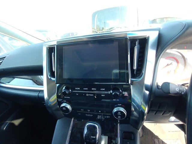 TOYOTA ALPHARD - photo 32 of 34