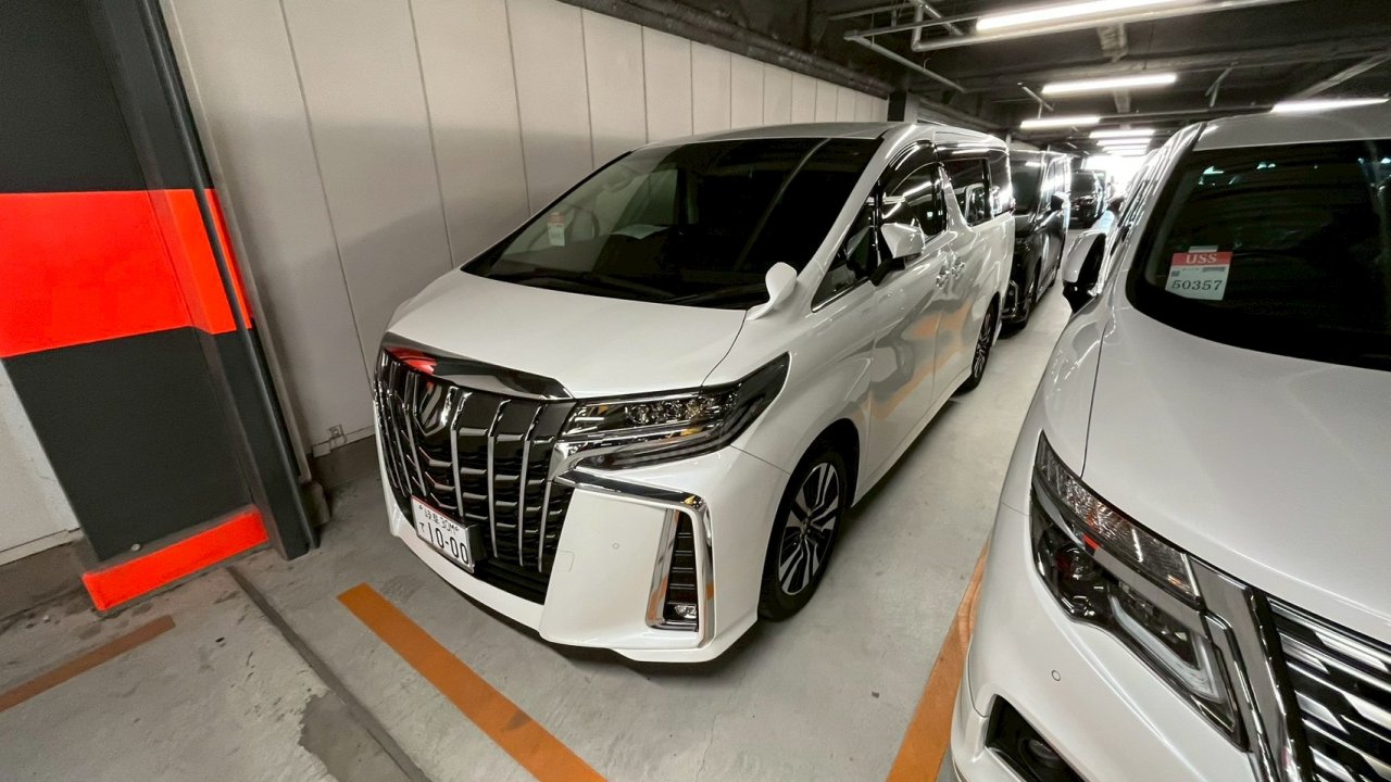 TOYOTA ALPHARD - photo 2 of 37