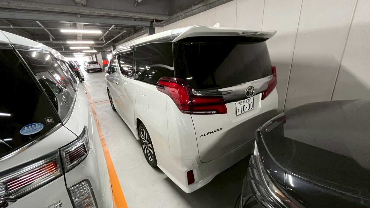 TOYOTA ALPHARD - photo 3 of 37