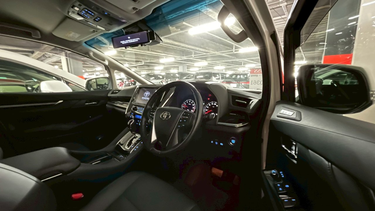TOYOTA ALPHARD - photo 7 of 37