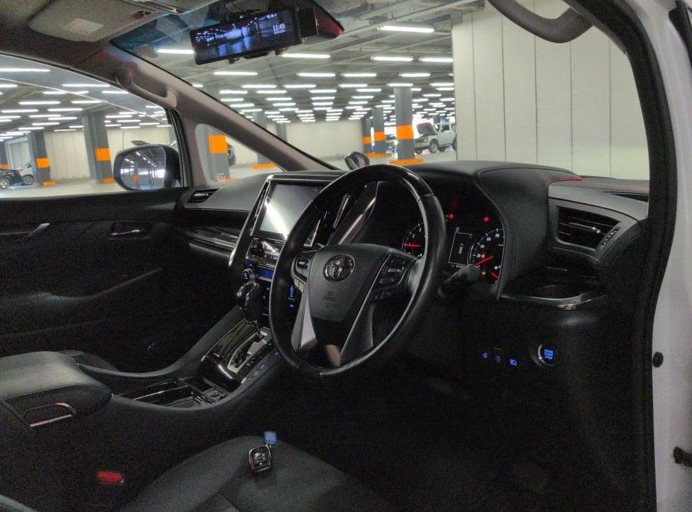 TOYOTA ALPHARD - photo 15 of 37