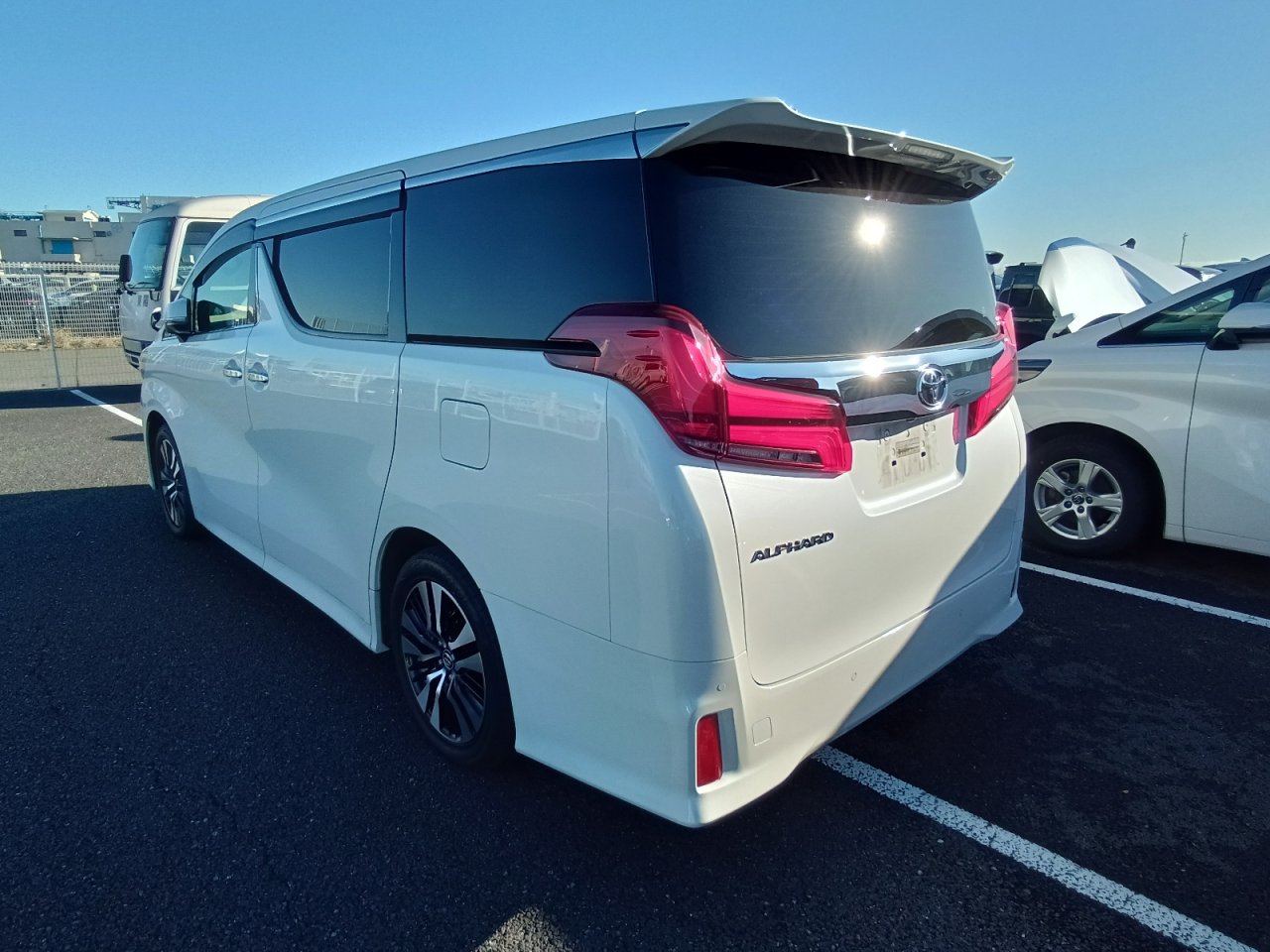 TOYOTA ALPHARD - photo 23 of 37