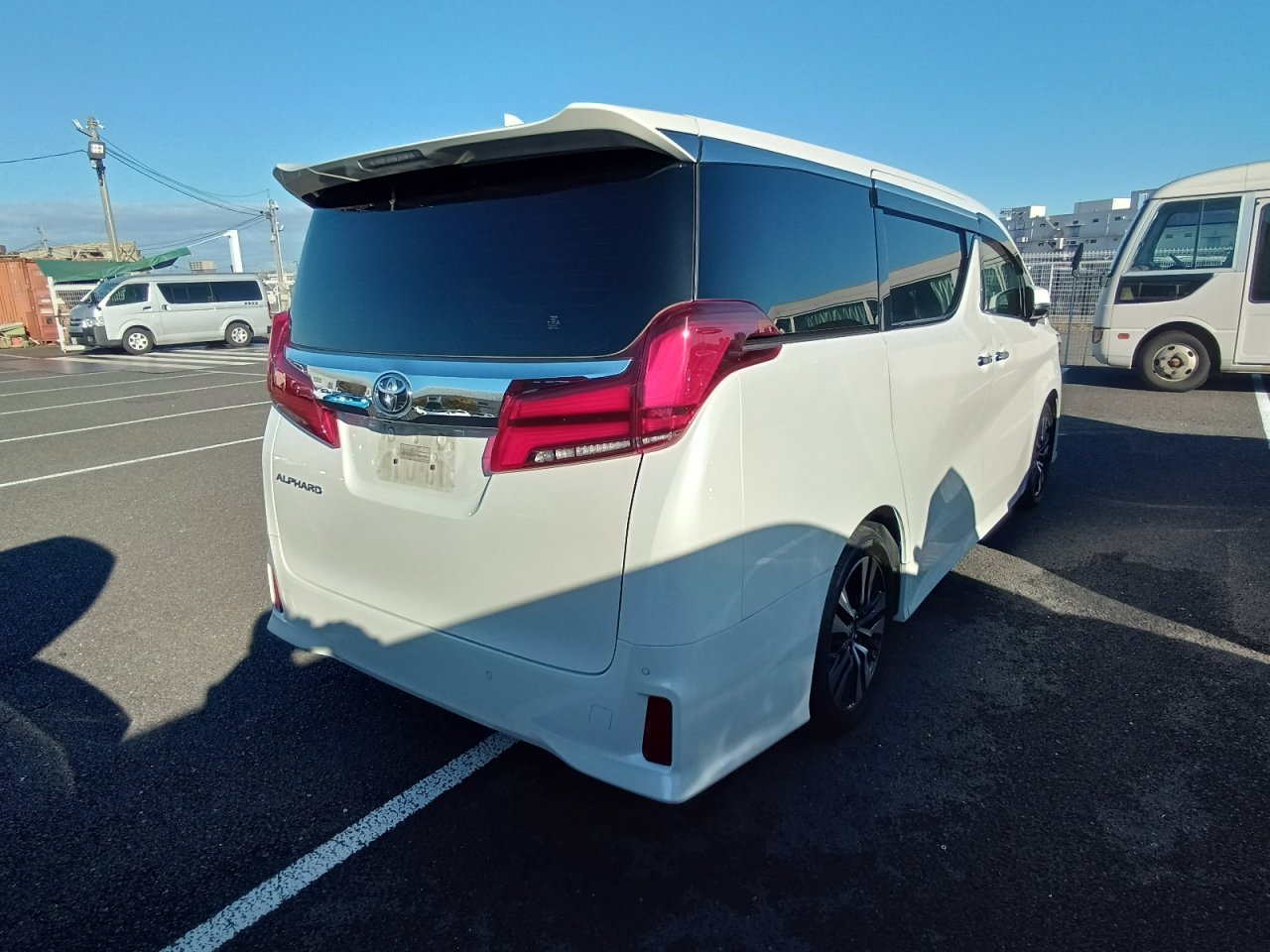 TOYOTA ALPHARD - photo 24 of 37