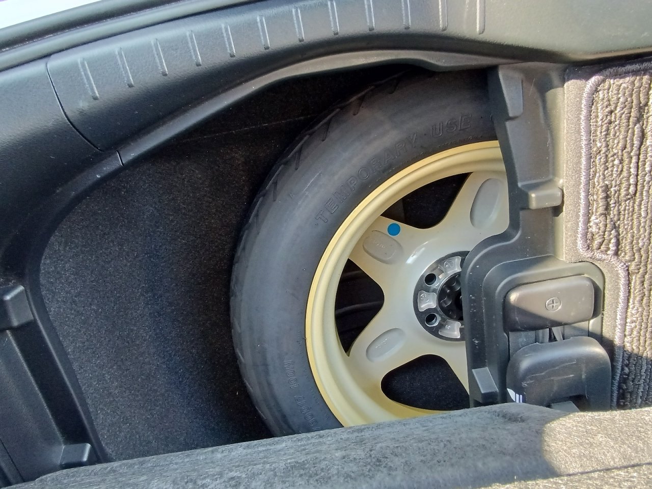 TOYOTA ALPHARD - photo 26 of 37