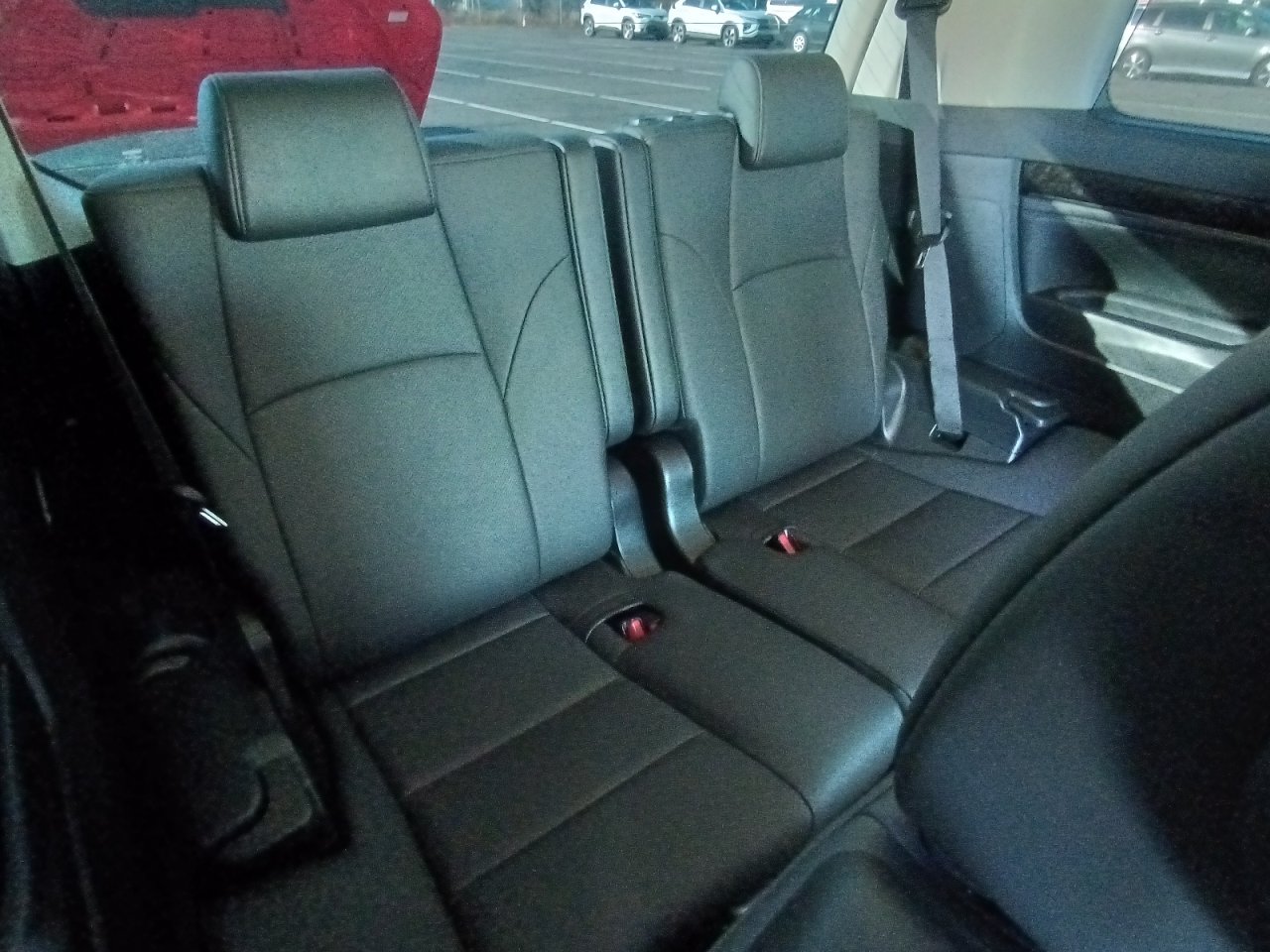 TOYOTA ALPHARD - photo 29 of 37