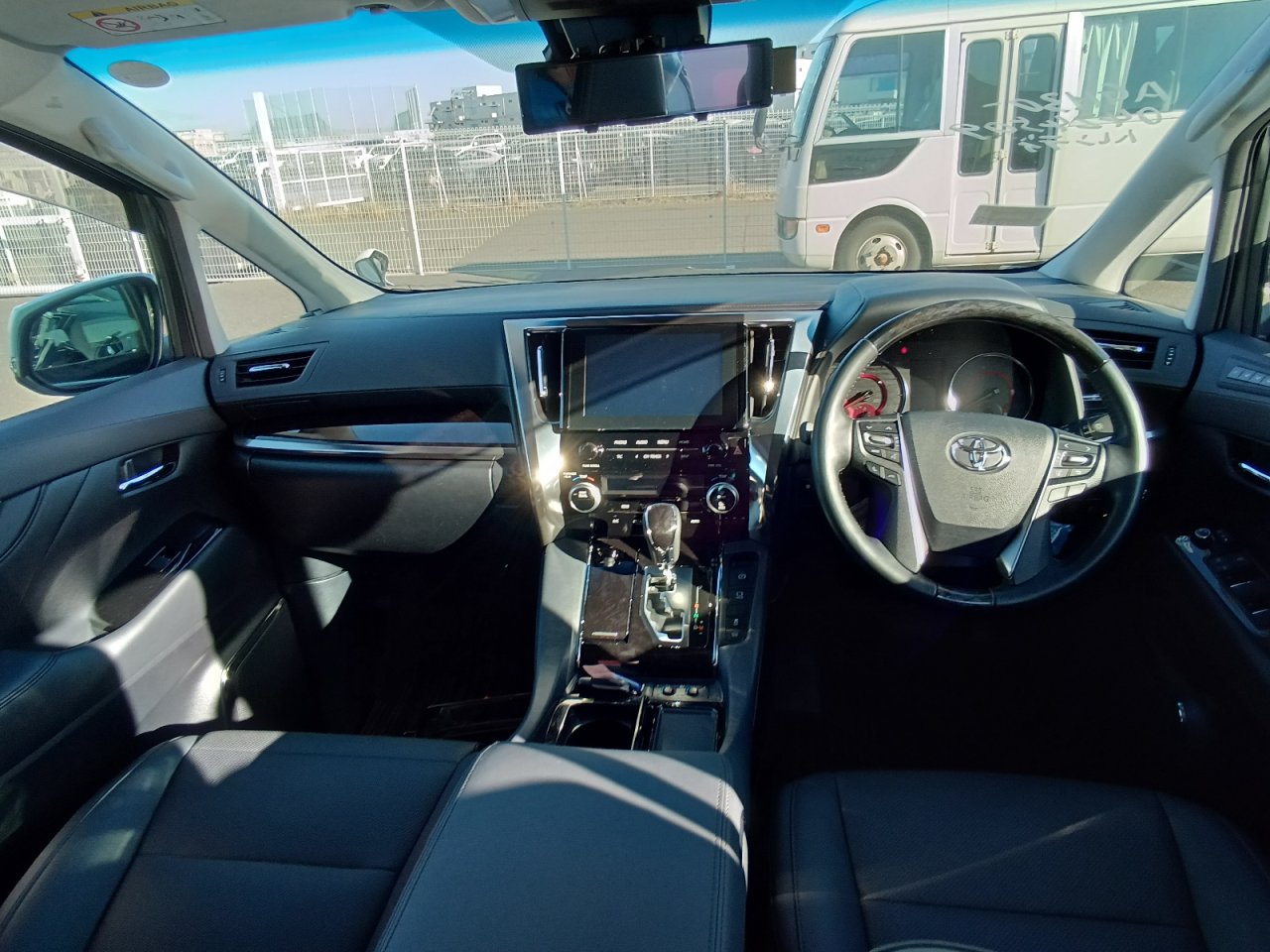 TOYOTA ALPHARD - photo 30 of 37