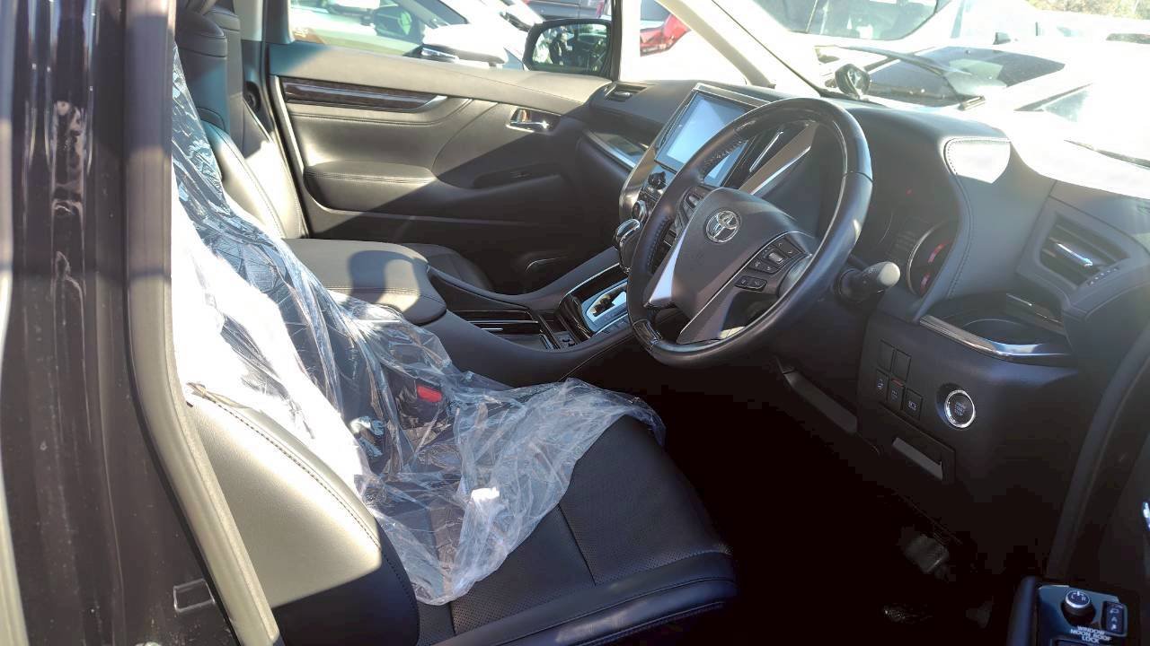 TOYOTA ALPHARD - photo 2 of 7