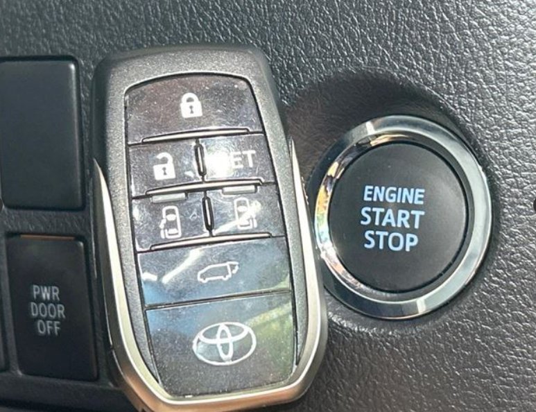 TOYOTA ALPHARD - photo 4 of 33
