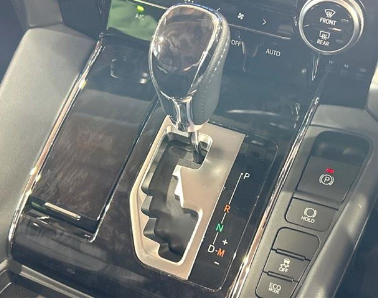 TOYOTA ALPHARD - photo 10 of 33