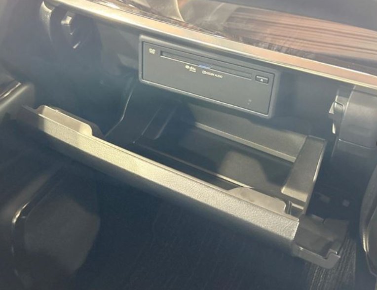 TOYOTA ALPHARD - photo 12 of 33