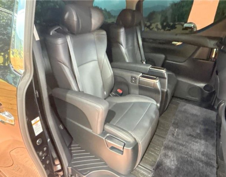 TOYOTA ALPHARD - photo 16 of 33