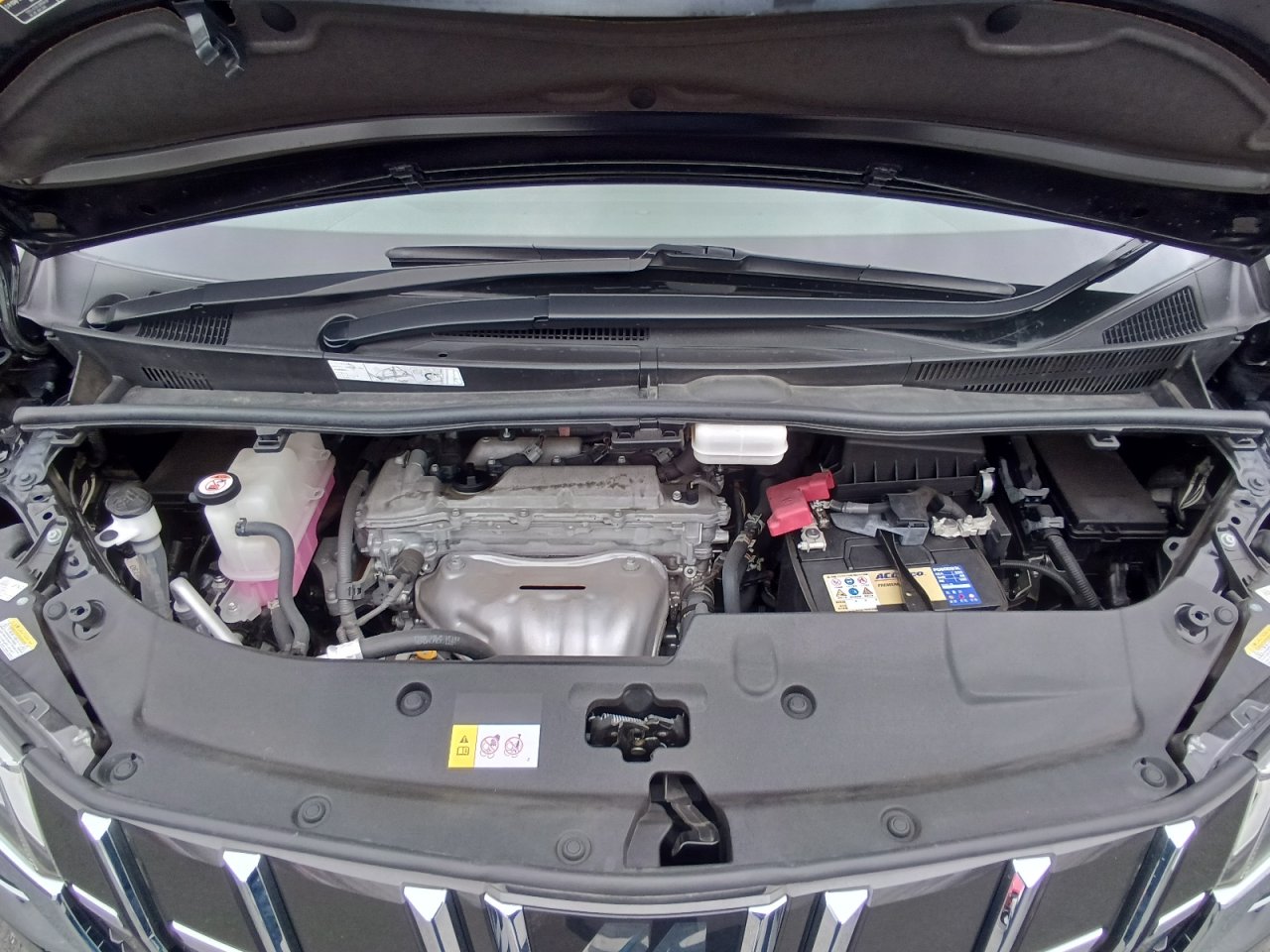 TOYOTA ALPHARD - photo 17 of 33