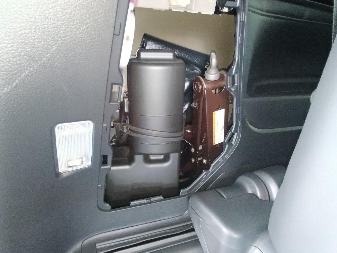TOYOTA ALPHARD - photo 21 of 33