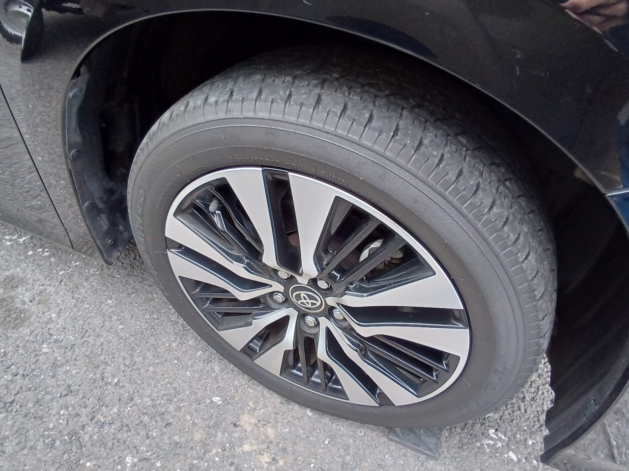 TOYOTA ALPHARD - photo 24 of 33