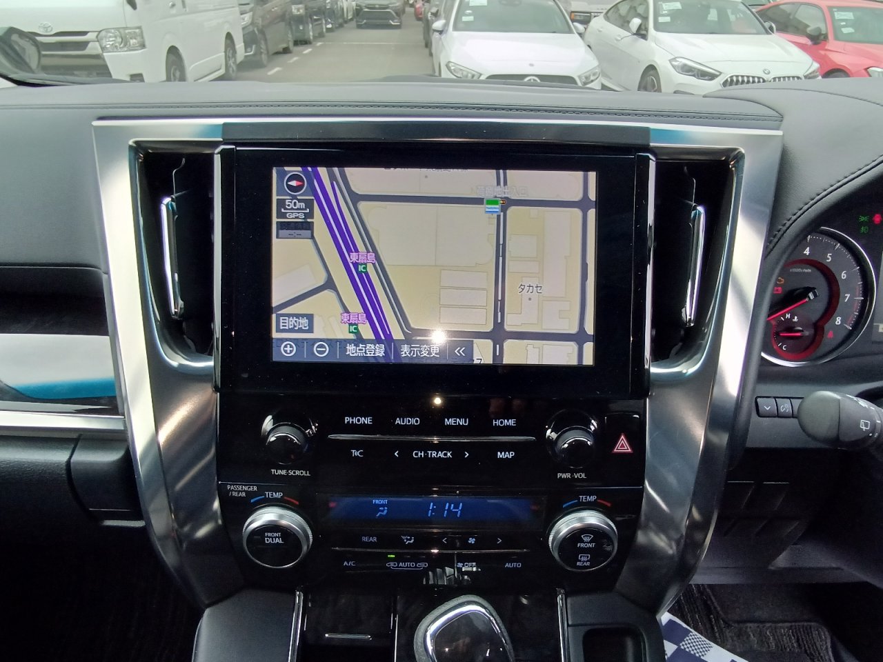 TOYOTA ALPHARD - photo 27 of 33