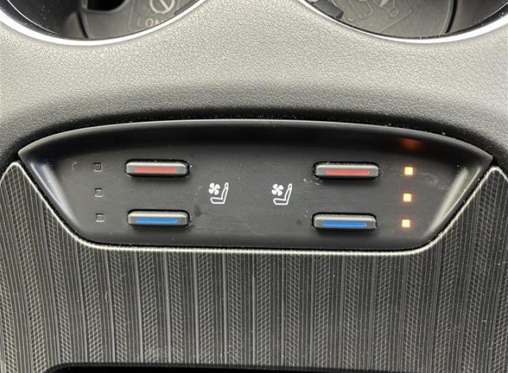 TOYOTA HARRIER - photo 4 of 32