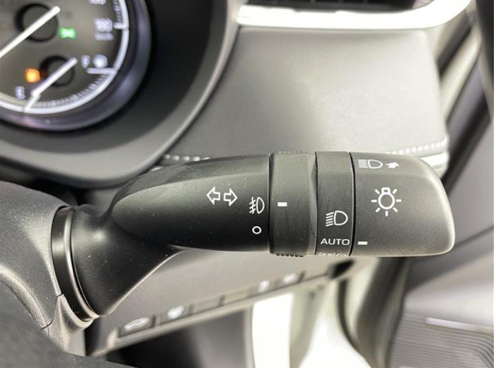 TOYOTA HARRIER - photo 5 of 32