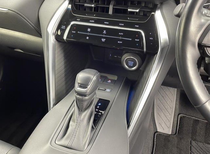 TOYOTA HARRIER - photo 14 of 32