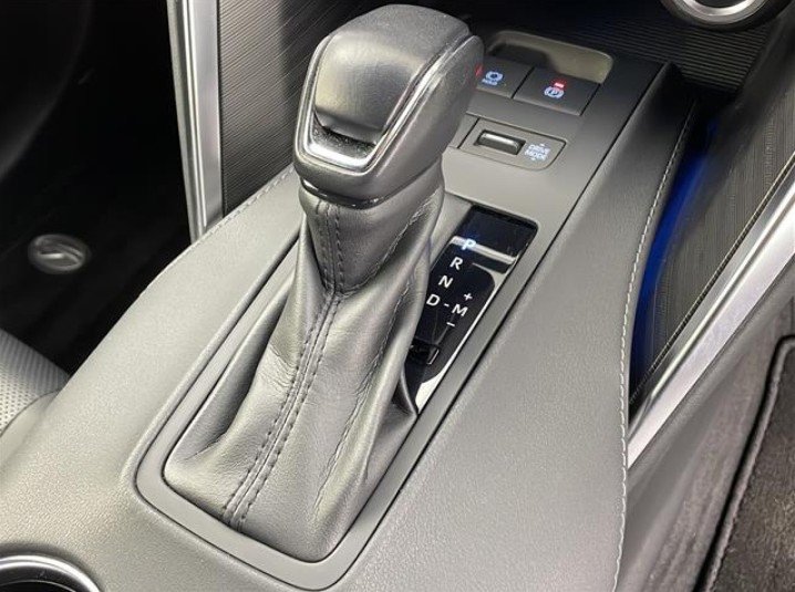 TOYOTA HARRIER - photo 21 of 32