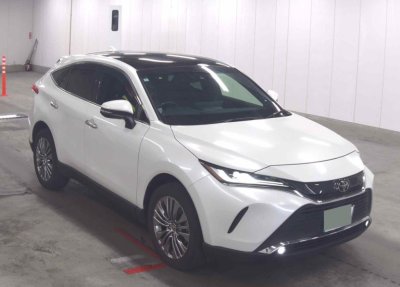 TOYOTA HARRIER in White pearl crystal shine
