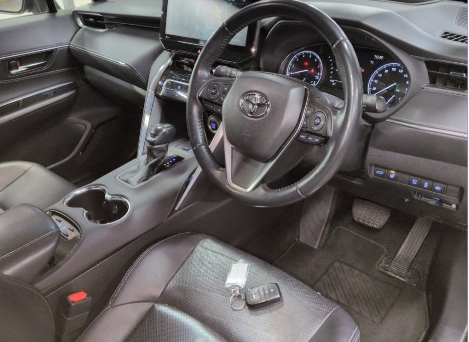 TOYOTA HARRIER - photo 9 of 27