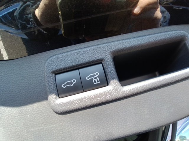 TOYOTA HARRIER - photo 17 of 27