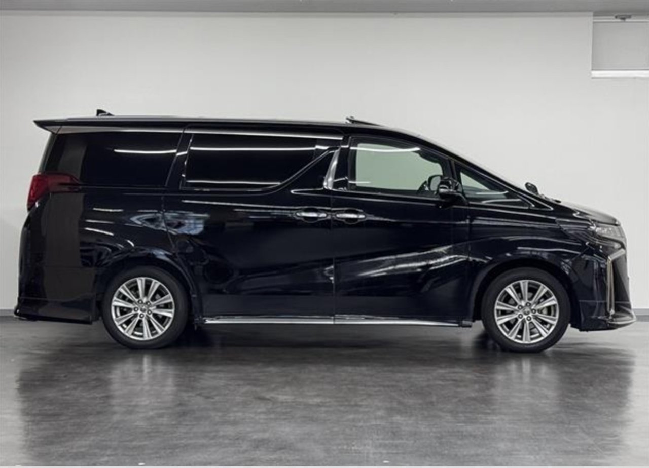 TOYOTA ALPHARD - photo 3 of 40