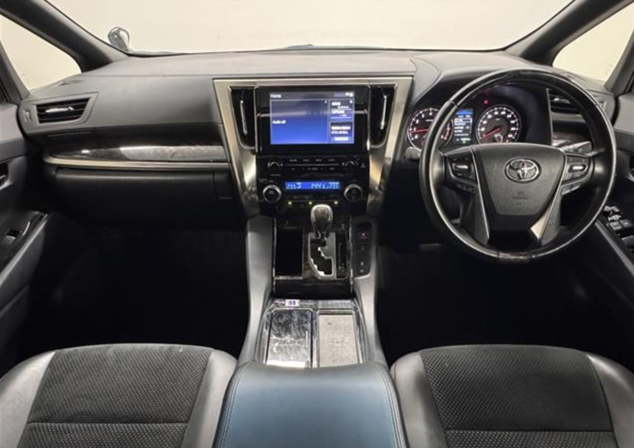 TOYOTA ALPHARD - photo 5 of 40