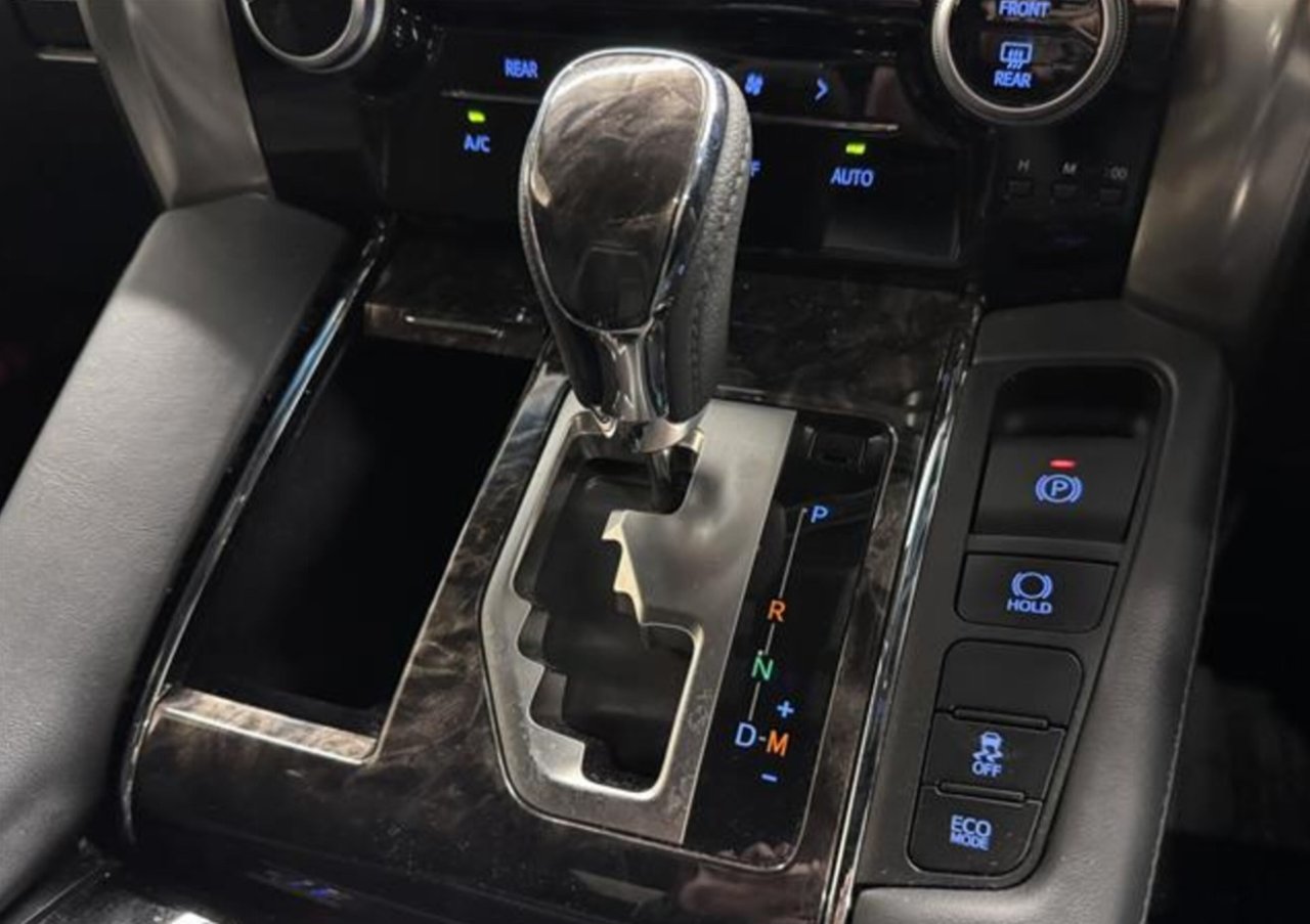 TOYOTA ALPHARD - photo 11 of 40
