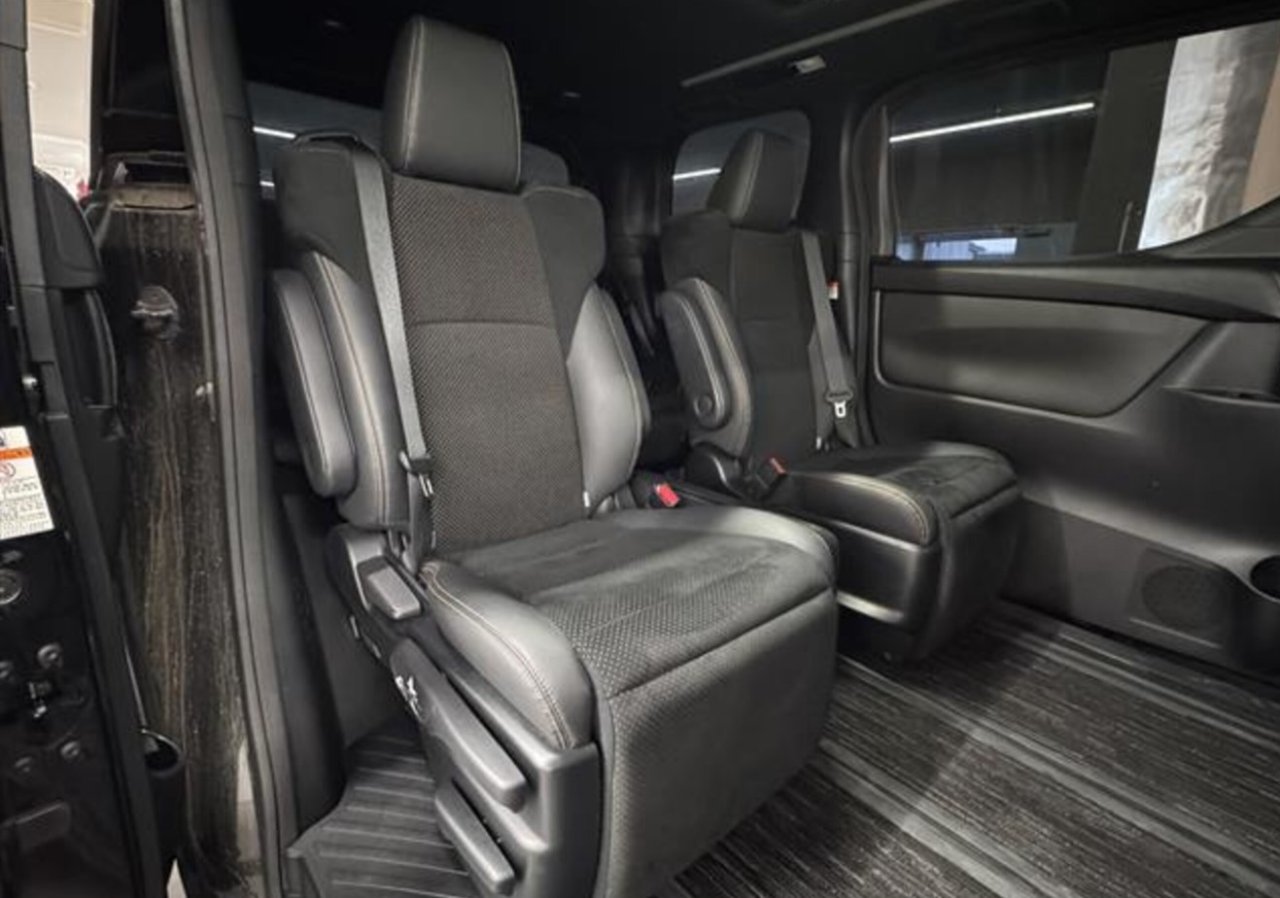 TOYOTA ALPHARD - photo 20 of 40