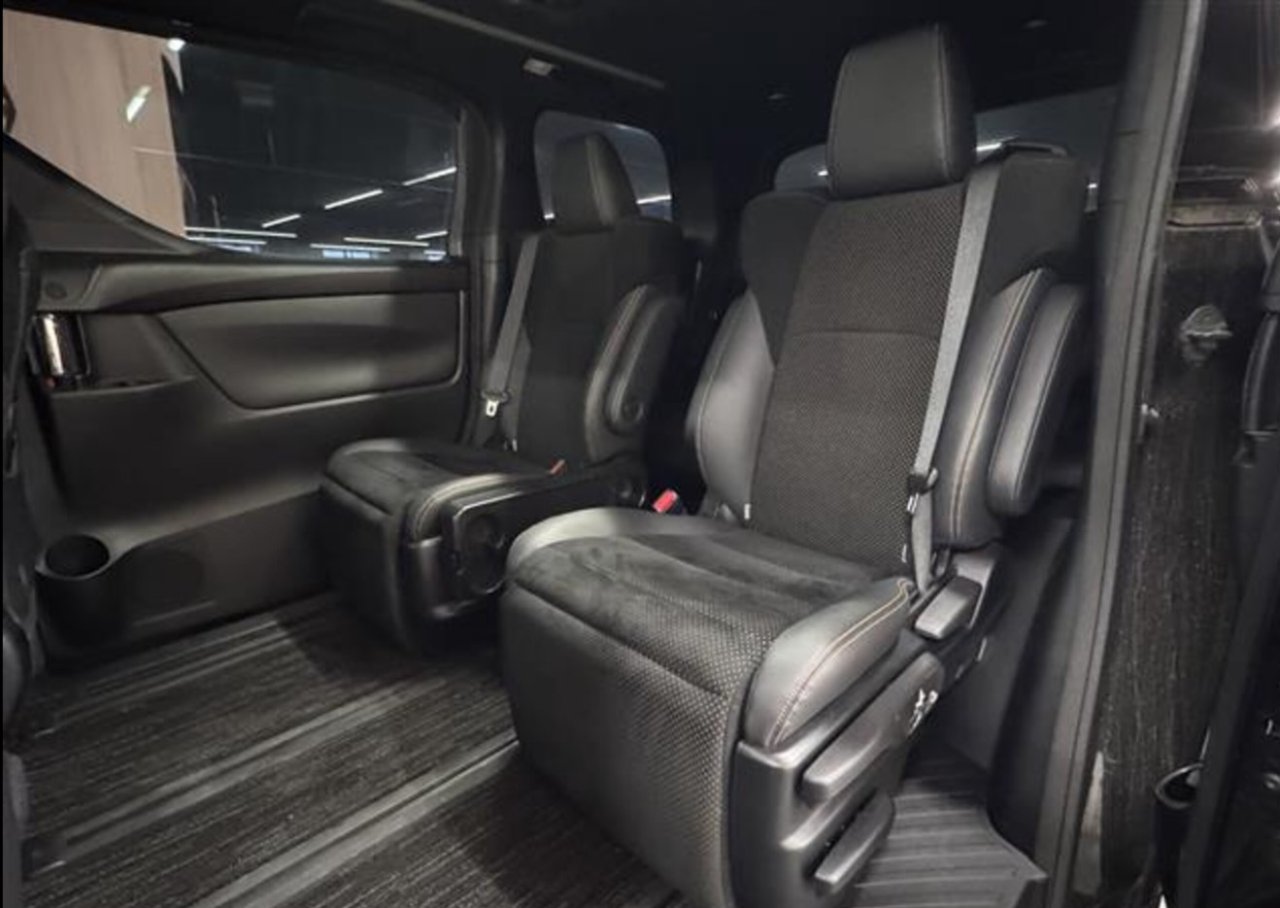 TOYOTA ALPHARD - photo 21 of 40