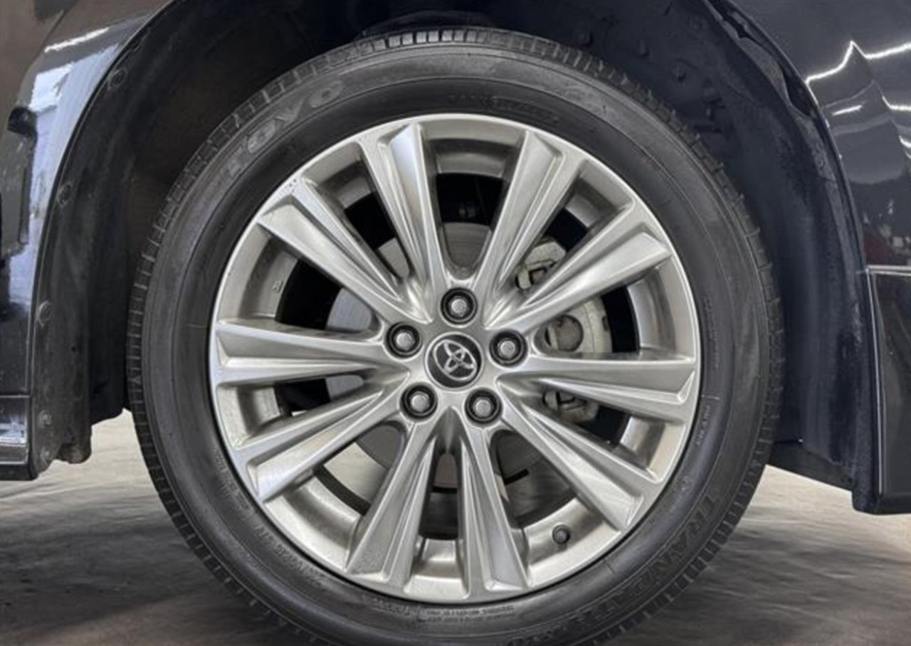 TOYOTA ALPHARD - photo 22 of 40