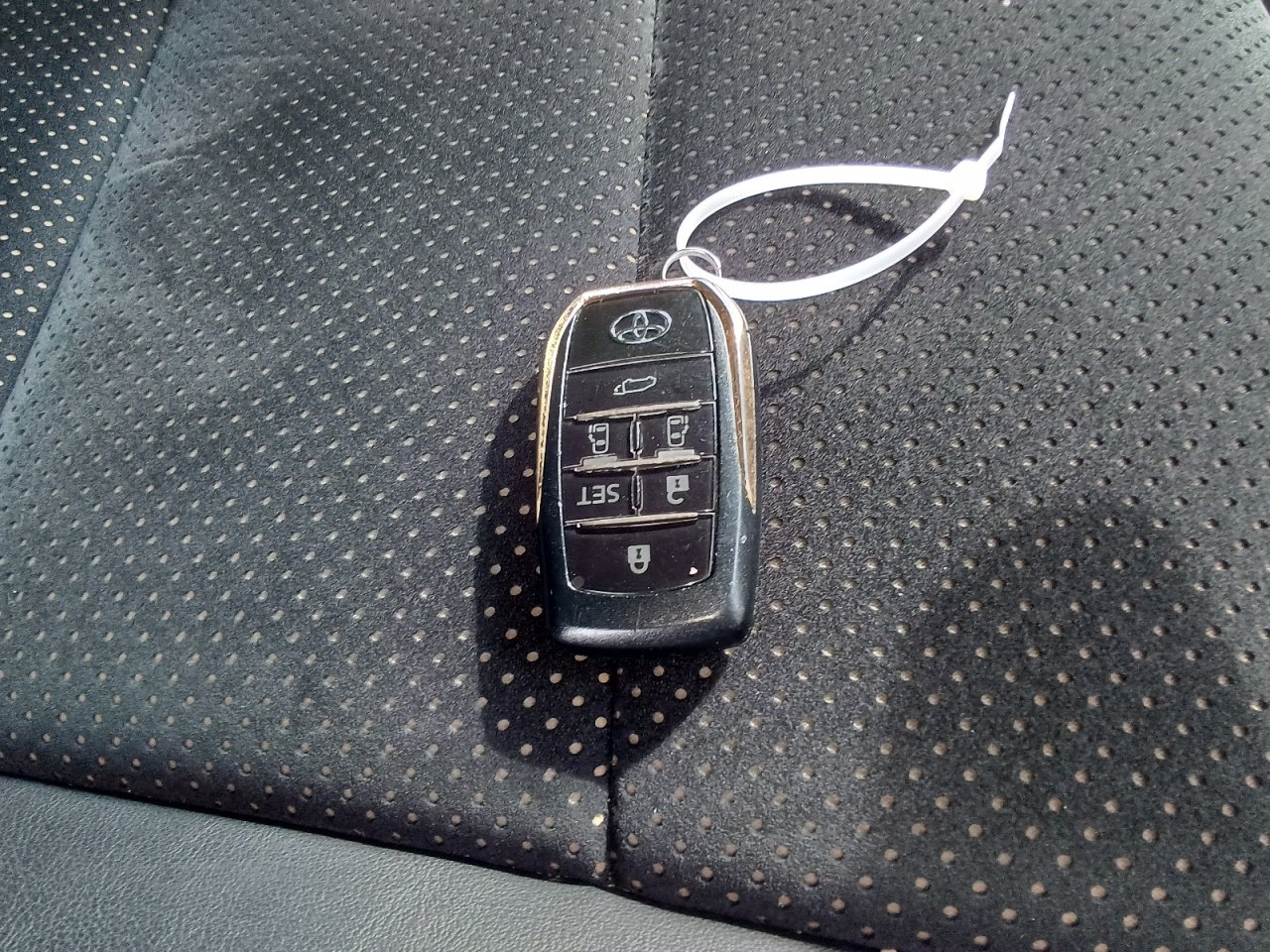 TOYOTA ALPHARD - photo 32 of 40