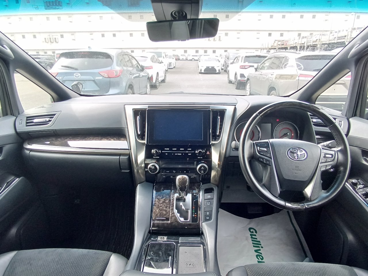 TOYOTA ALPHARD - photo 36 of 40