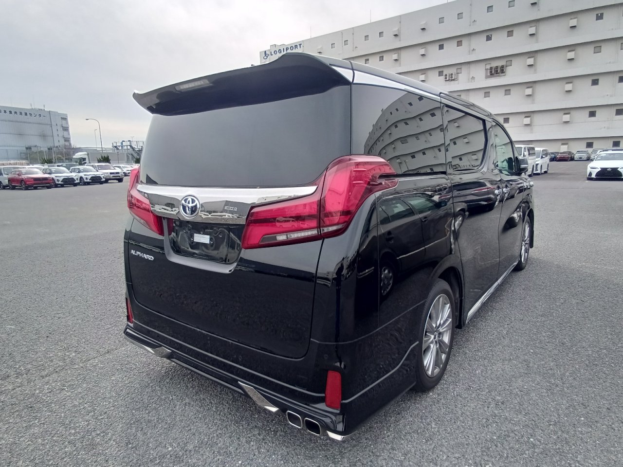 TOYOTA ALPHARD - photo 37 of 40