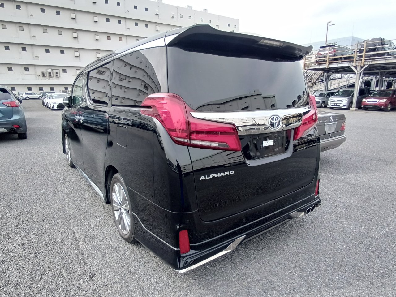 TOYOTA ALPHARD - photo 38 of 40