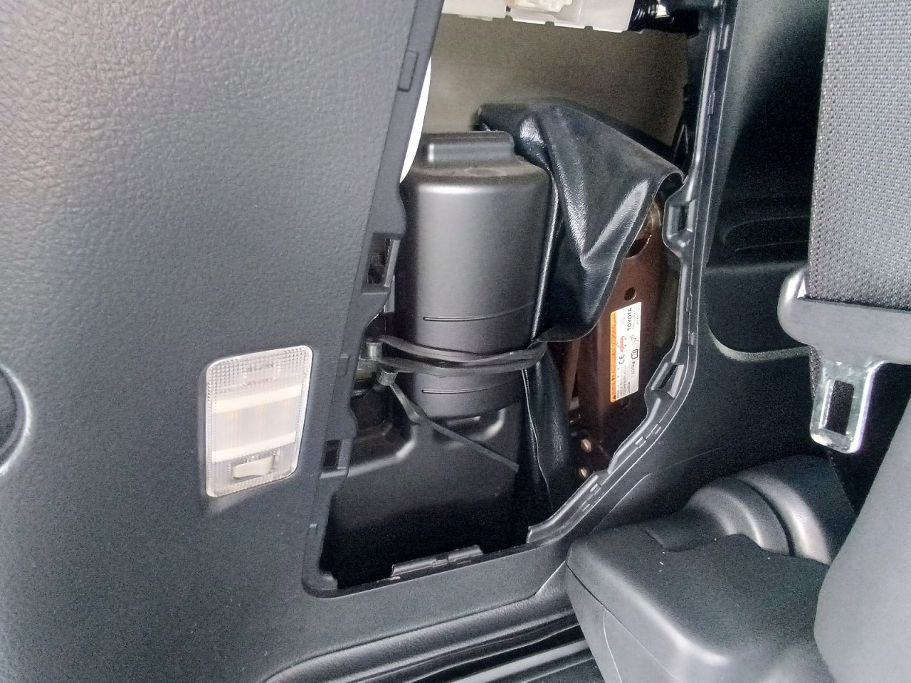 TOYOTA ALPHARD - photo 40 of 40