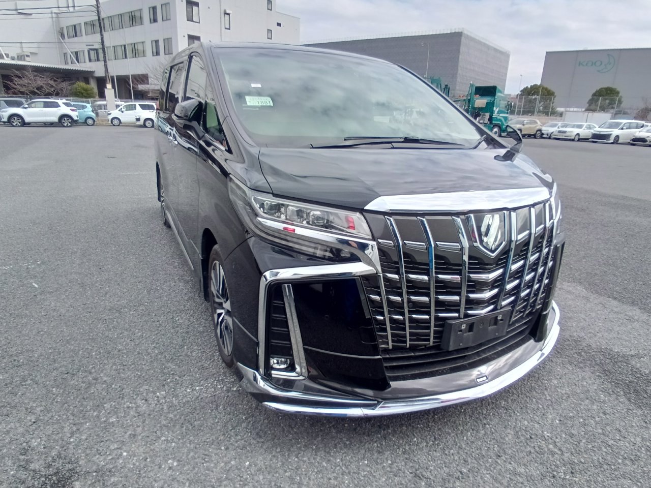 TOYOTA ALPHARD - photo 2 of 9