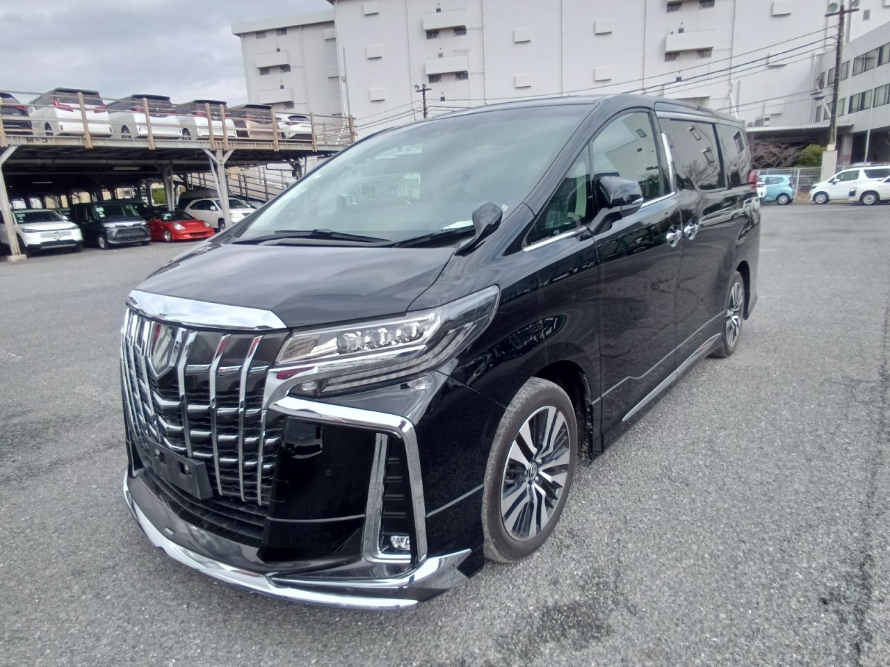 TOYOTA ALPHARD - photo 3 of 9