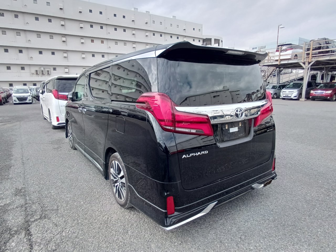 TOYOTA ALPHARD - photo 5 of 9