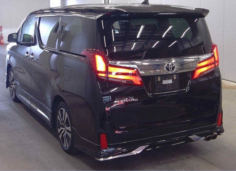 TOYOTA ALPHARD - photo 8 of 9