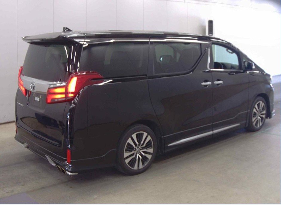TOYOTA ALPHARD - photo 9 of 9