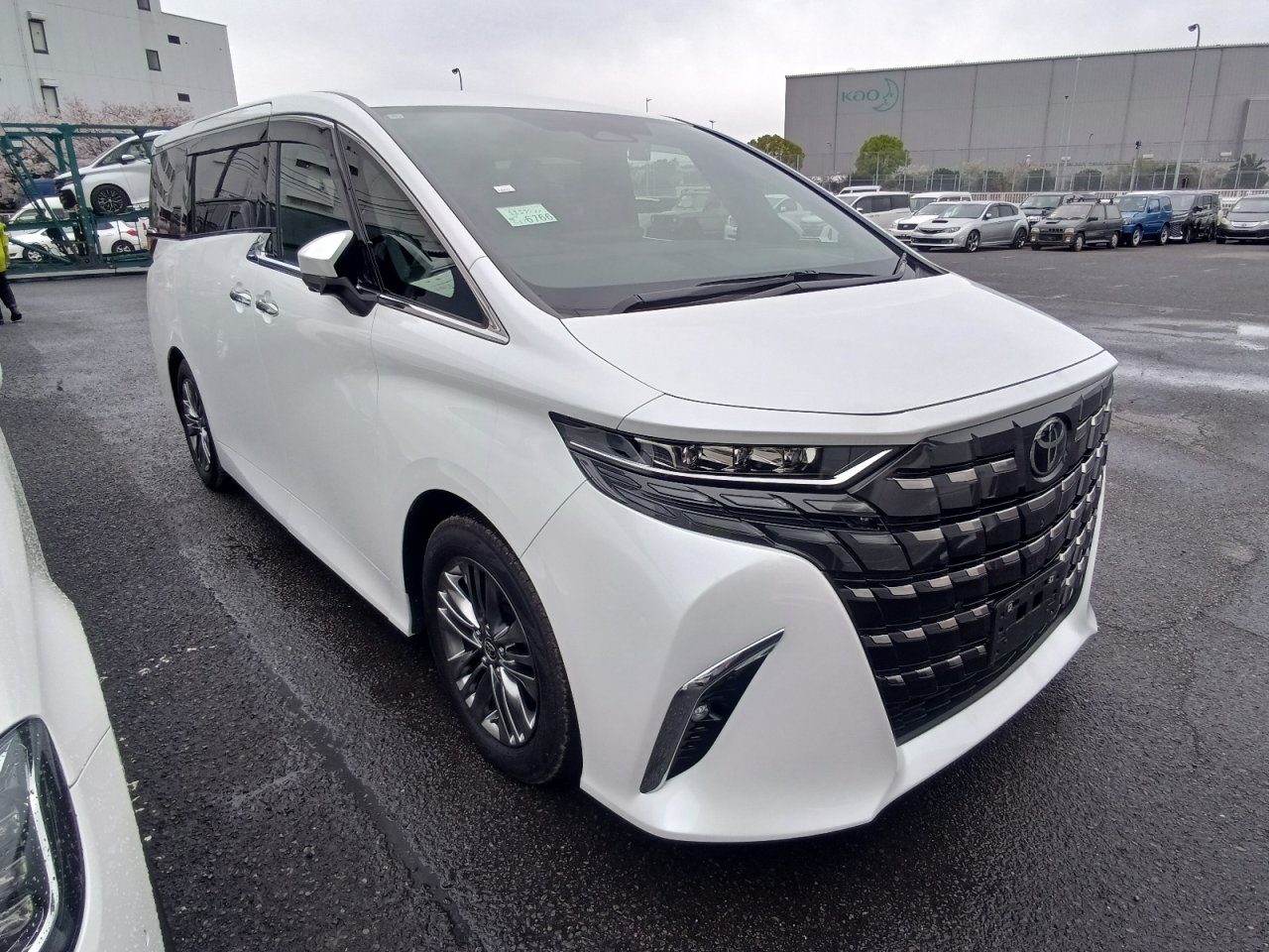 TOYOTA ALPHARD - photo 1 of 42