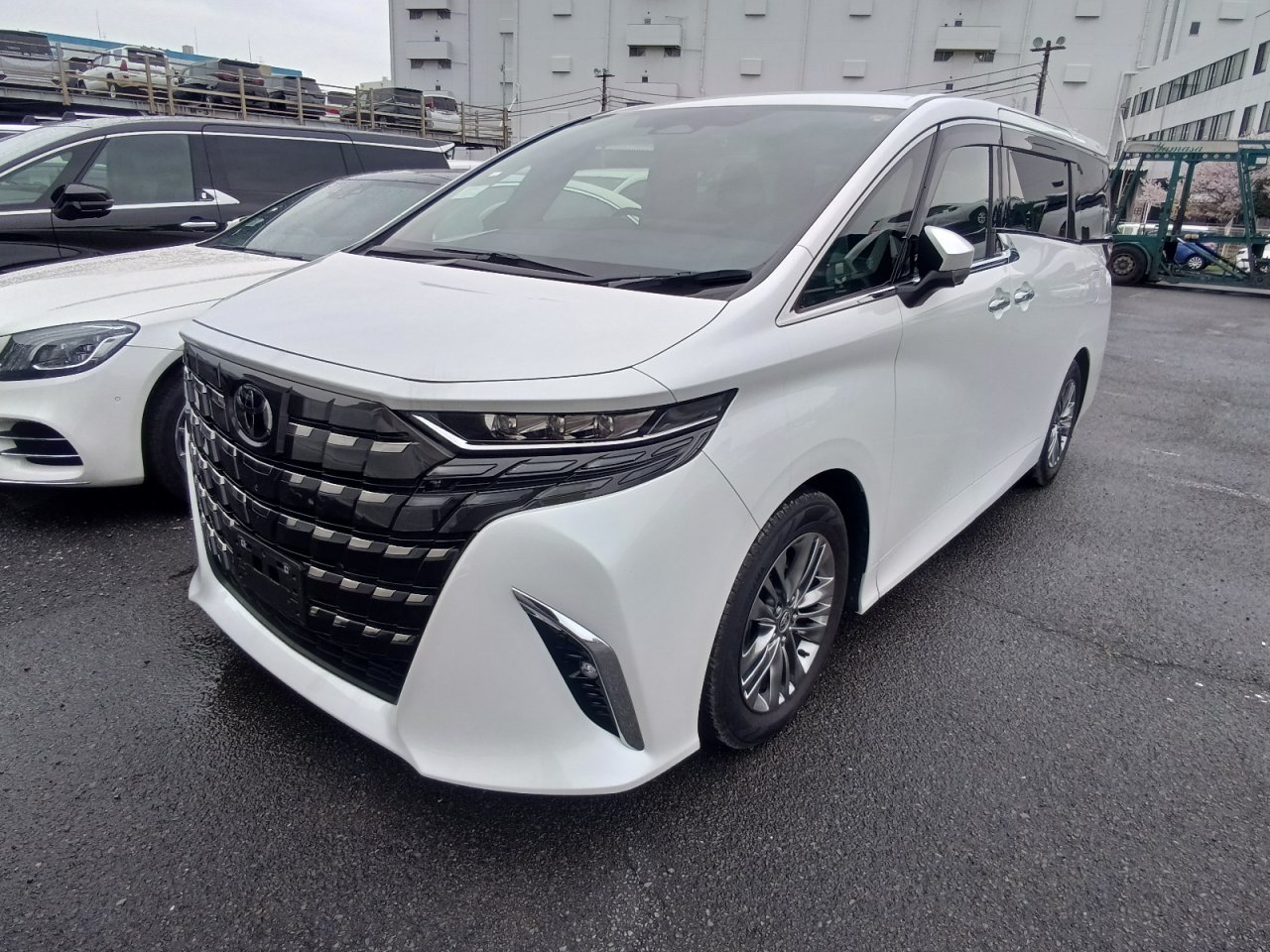 TOYOTA ALPHARD - photo 2 of 42