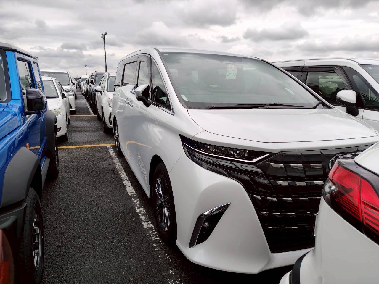 TOYOTA ALPHARD - photo 3 of 42