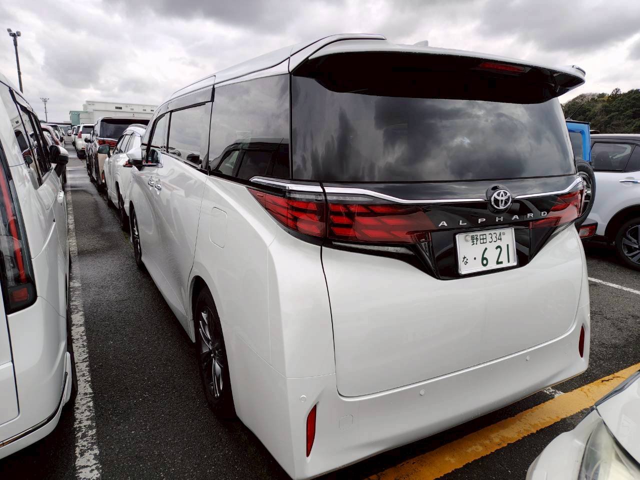 TOYOTA ALPHARD - photo 5 of 42